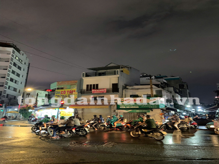 4 Cho thuê nhà 327 Điện Biên Phủ, P.4, Q.3, TP.HCM