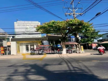 4 Bán nhà hai mặt tiền đầu đường ở số 113a Nguyễn Thị Định,  P Phú Tân, TP Bến Tre